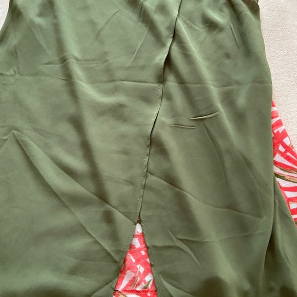 Hawaiian print  sleeveless blouse - Picture 3 of 3